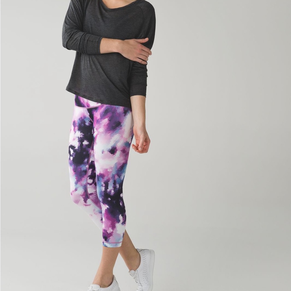 Lululemon Wunder Under Crops in the "Blooming Pixie - Picture 6 of 9